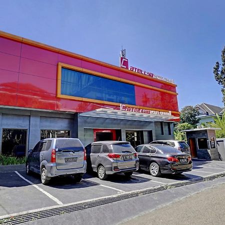 Oyo 3953 Hotel Catellya II Cipaku Bandung Luaran gambar