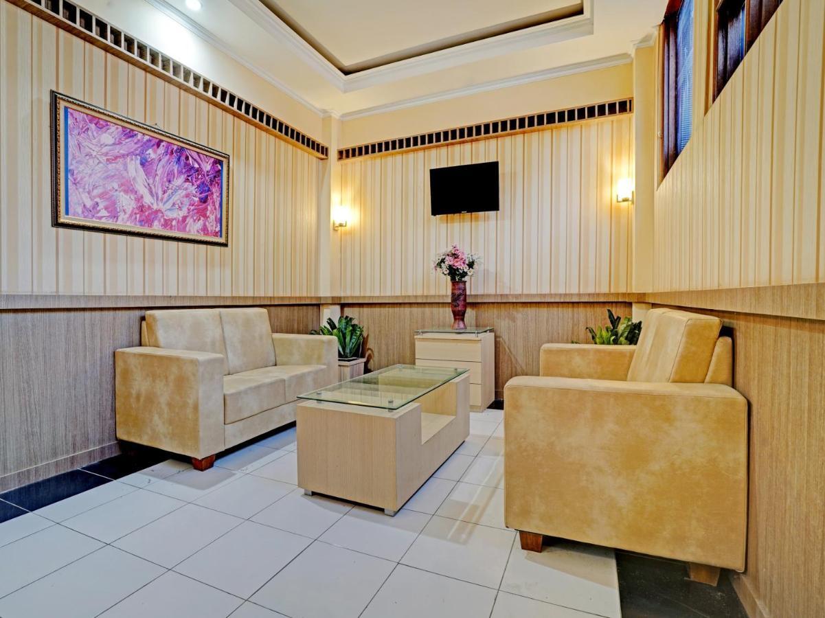 Oyo 3953 Hotel Catellya II Cipaku Bandung Luaran gambar