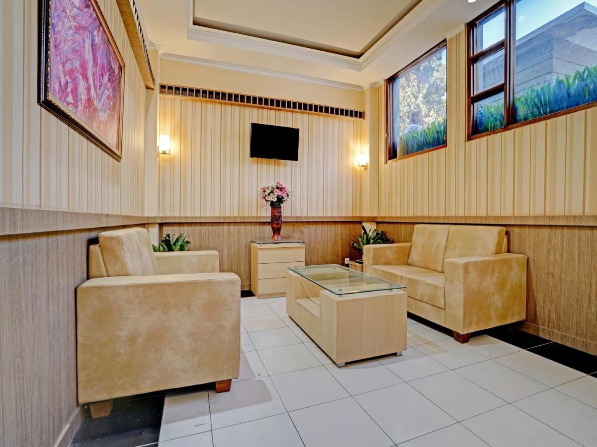 Oyo 3953 Hotel Catellya II Cipaku Bandung Luaran gambar