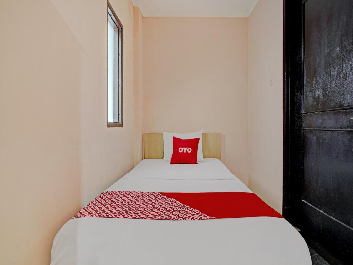 Oyo 3953 Hotel Catellya II Cipaku Bandung Luaran gambar