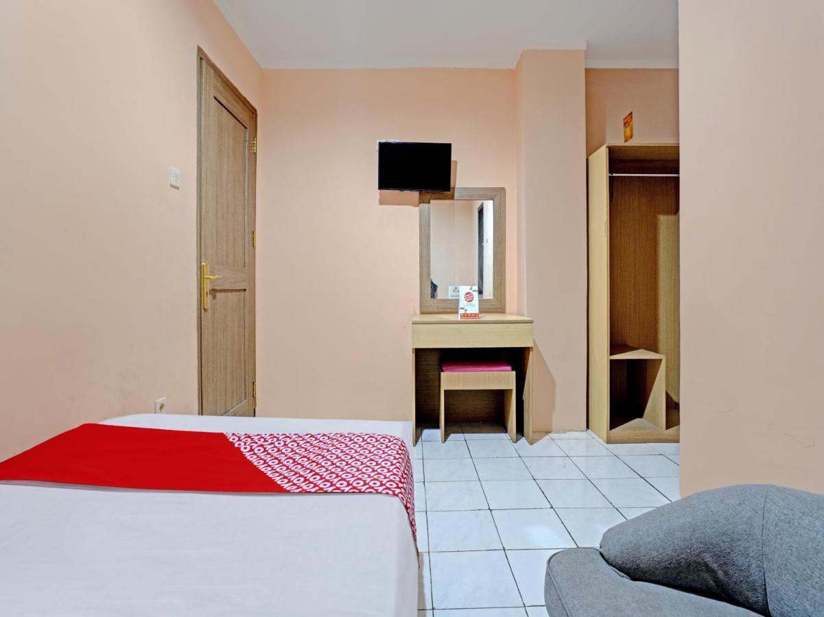 Oyo 3953 Hotel Catellya II Cipaku Bandung Luaran gambar