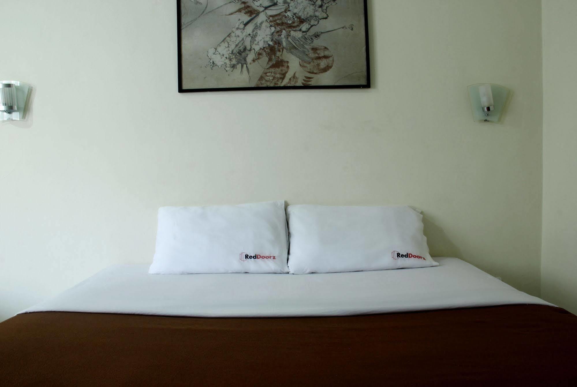 Oyo 3953 Hotel Catellya II Cipaku Bandung Luaran gambar