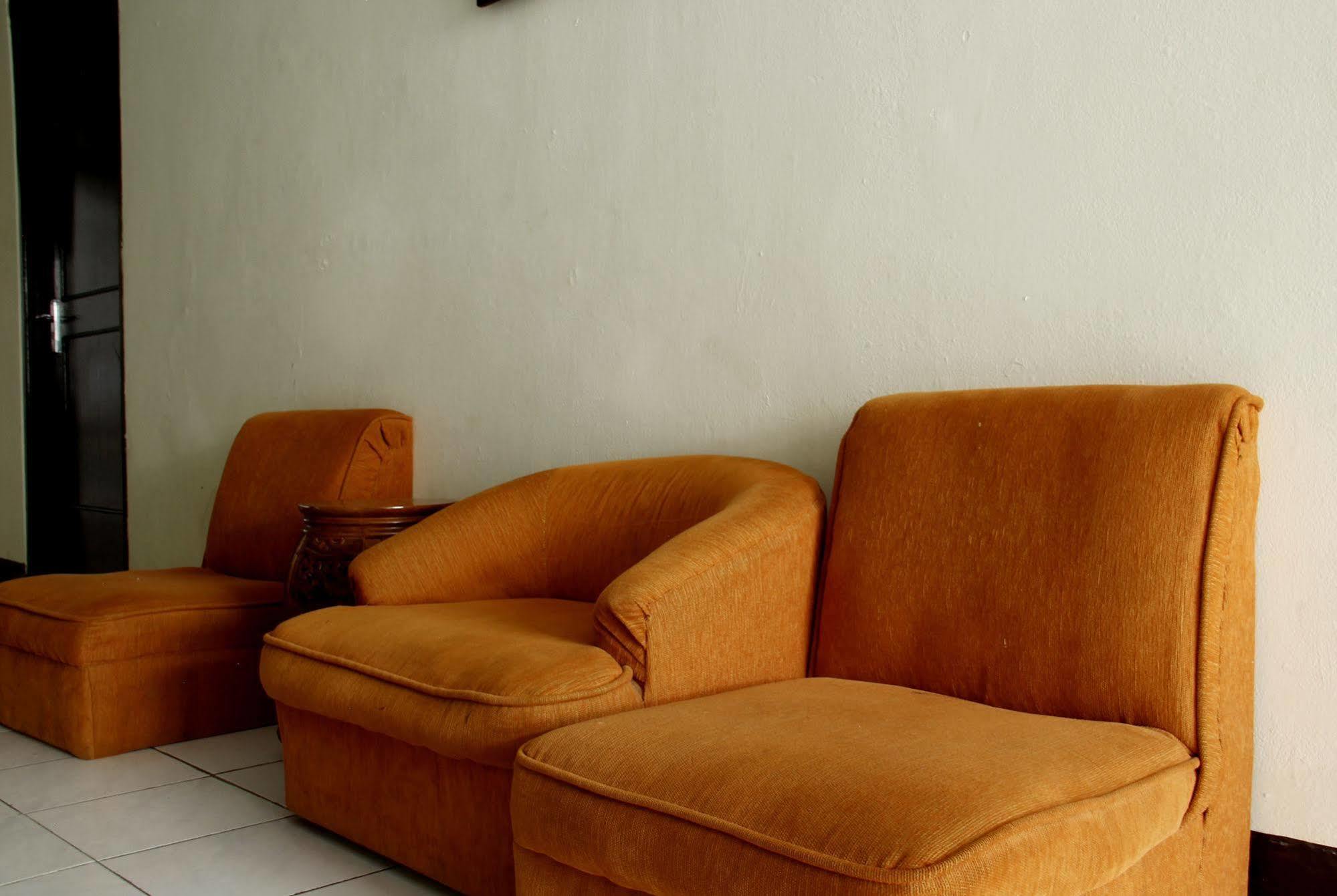 Oyo 3953 Hotel Catellya II Cipaku Bandung Luaran gambar