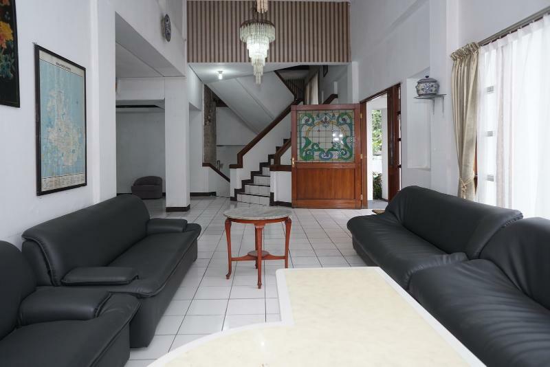 Oyo 3953 Hotel Catellya II Cipaku Bandung Luaran gambar