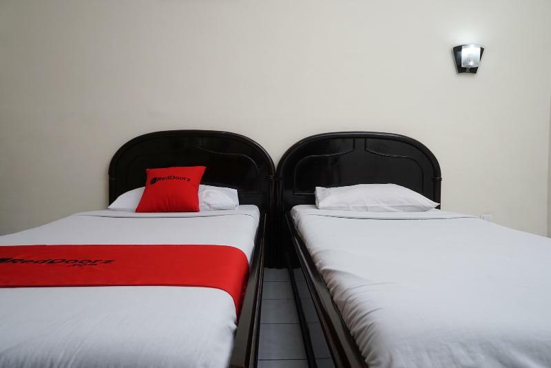Oyo 3953 Hotel Catellya II Cipaku Bandung Luaran gambar