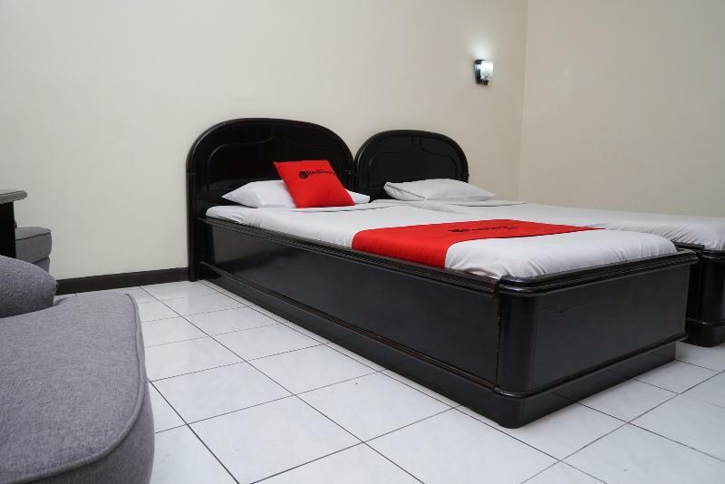 Oyo 3953 Hotel Catellya II Cipaku Bandung Luaran gambar