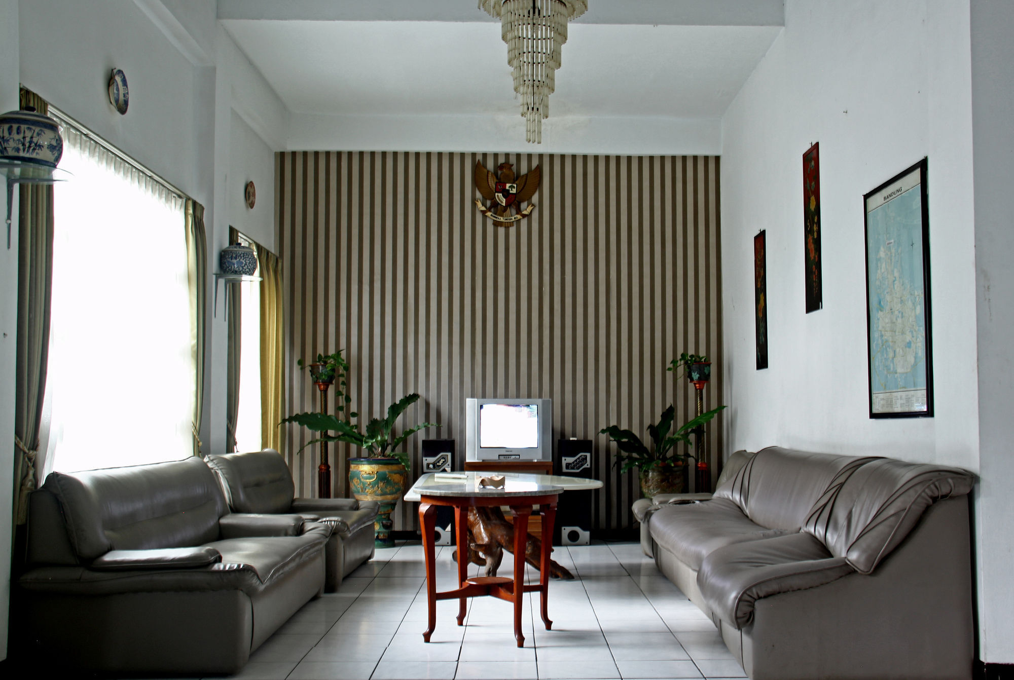 Oyo 3953 Hotel Catellya II Cipaku Bandung Luaran gambar