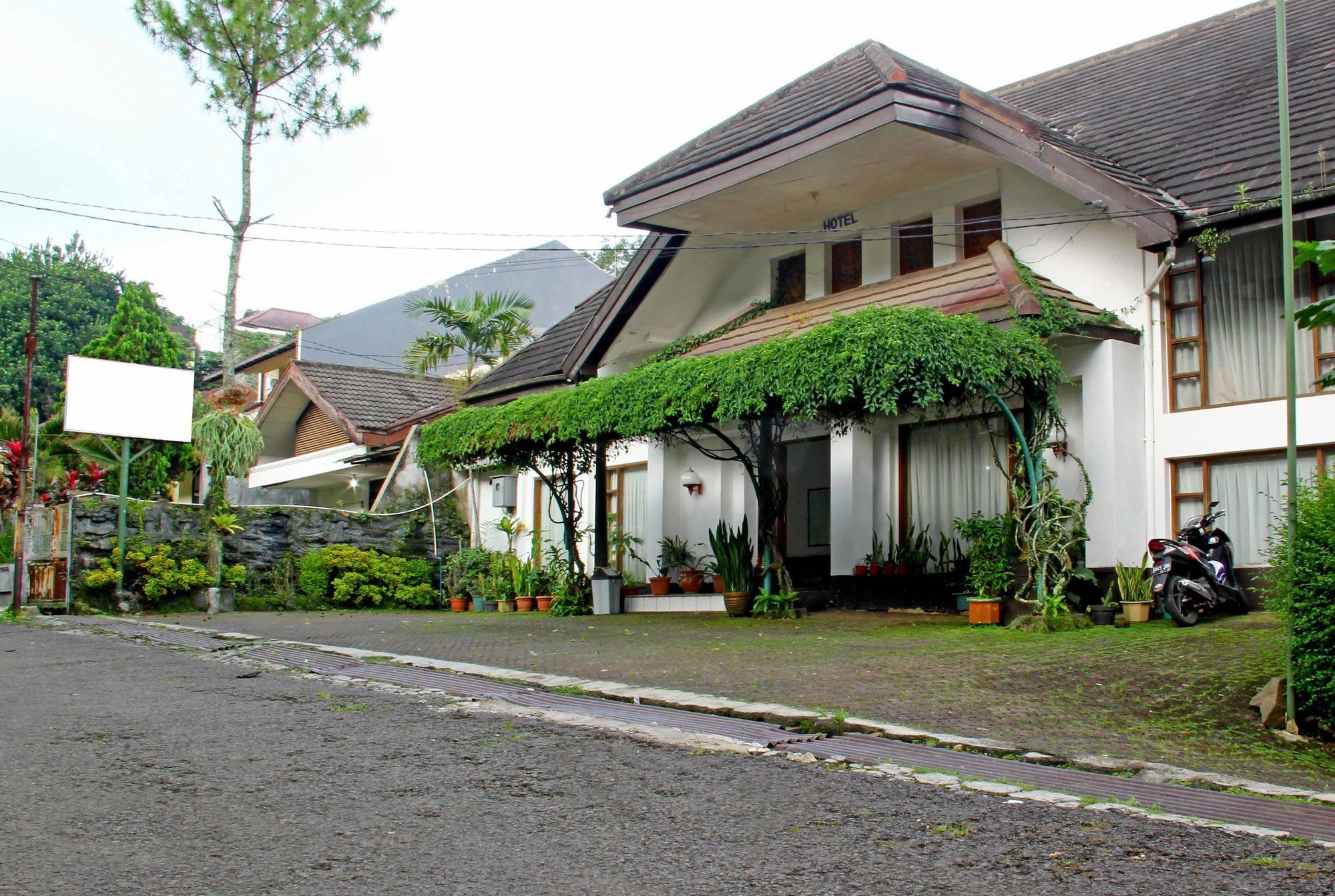 Oyo 3953 Hotel Catellya II Cipaku Bandung Luaran gambar